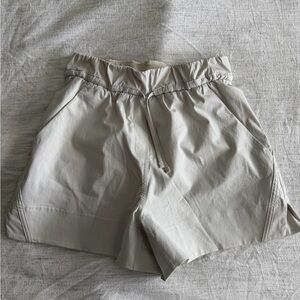 lululemon athletica Cinchable Waist 3.5” Short, Size XXS